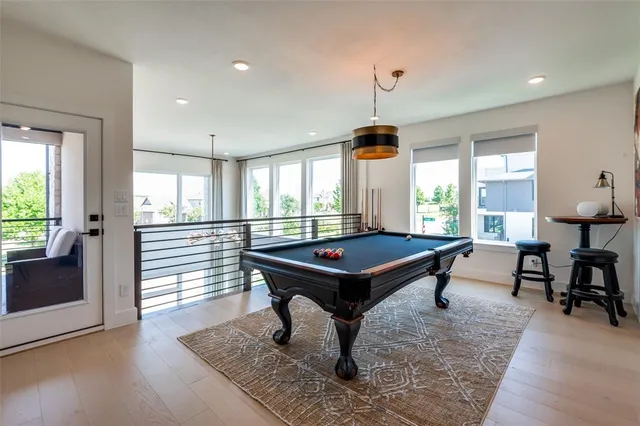 a view of entryway with hallway