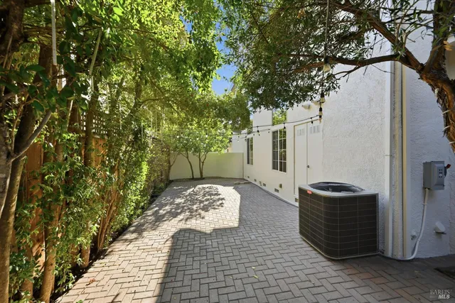 $1,669,000 | 28 South Newport Drive, Napa, CA 94559