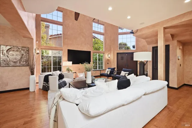 $1,669,000 | 28 South Newport Drive, Napa, CA 94559