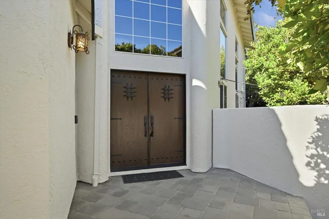 $1,669,000 | 28 South Newport Drive, Napa, CA 94559