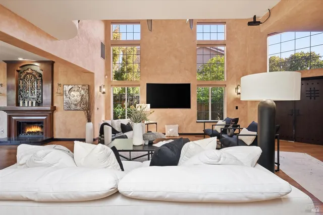 $1,669,000 | 28 South Newport Drive, Napa, CA 94559