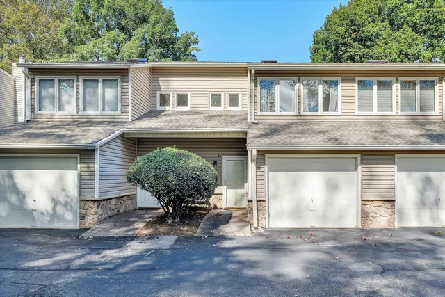 $710,000 | 80 Windlass Pointe Drive, Unit 80, Moneta, VA 24121