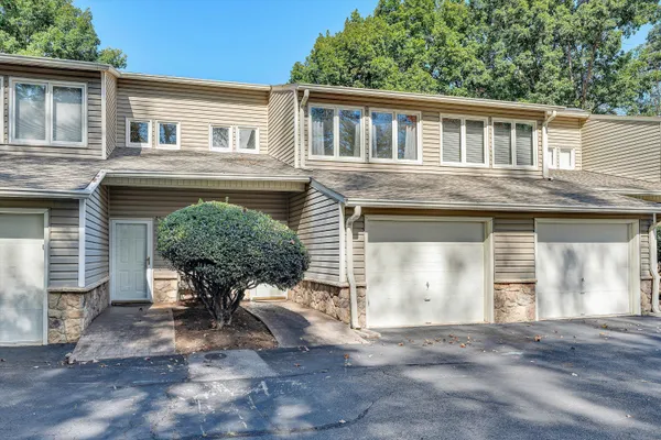 $678,000 | 80 Windlass Pointe Drive, Unit 80, Moneta, VA 24121