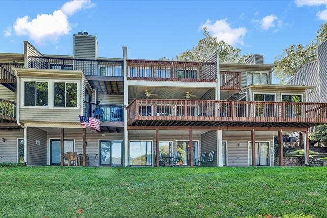 $710,000 | 80 Windlass Pointe Drive, Unit 80, Moneta, VA 24121