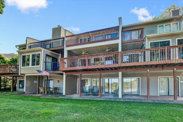 $678,000 | 80 Windlass Pointe Drive, Unit 80, Moneta, VA 24121