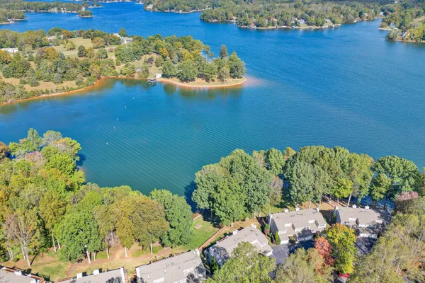 $678,000 | 80 Windlass Pointe Drive, Unit 80, Moneta, VA 24121