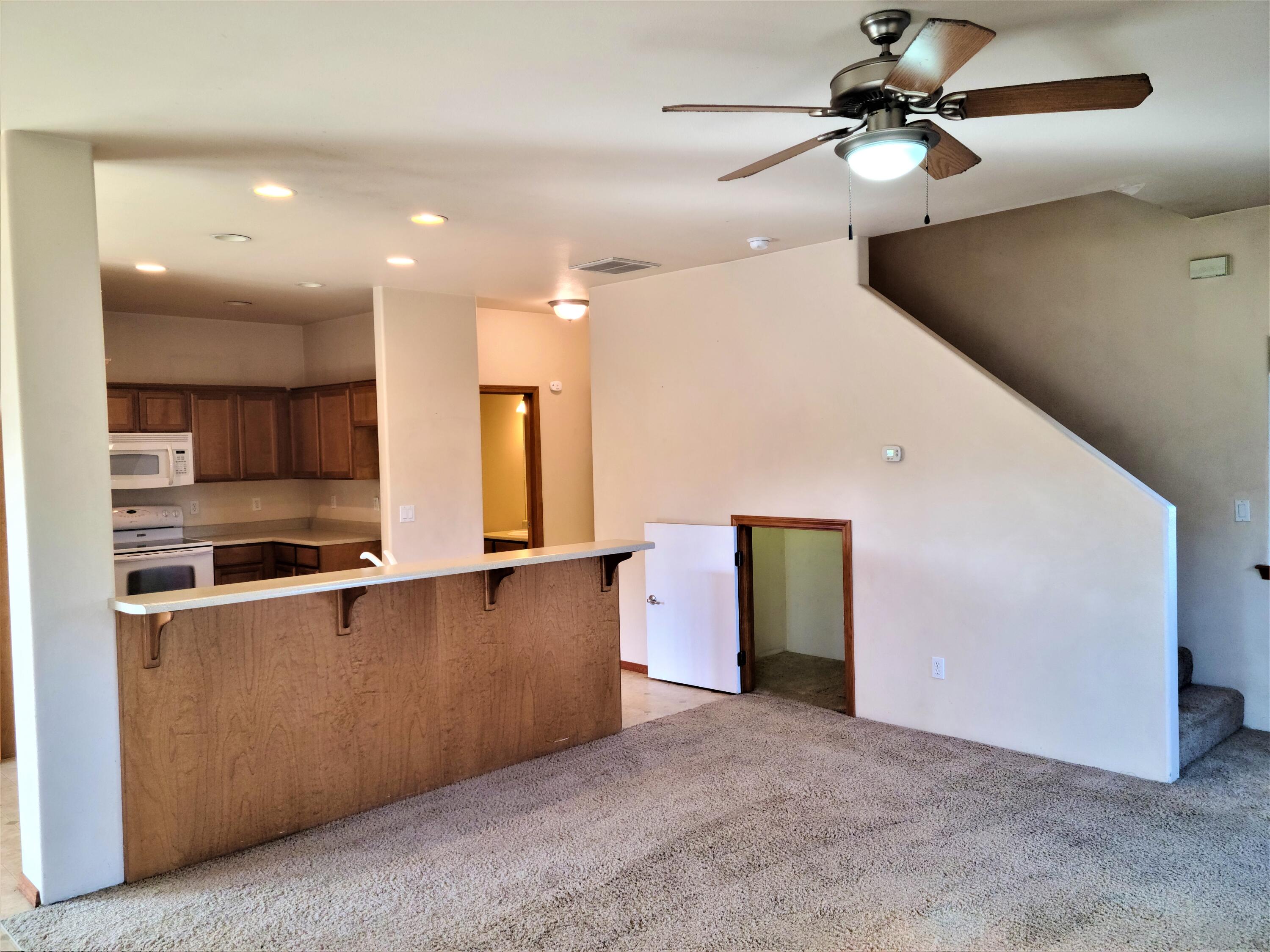 329 Cascade Drive Central Point, OR 97502 - Photo 6 of 30 Gallery Image 6