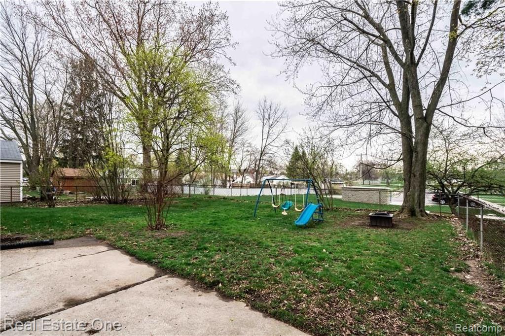 515 Byron Road Howell, MI 48843 - Photo 4 of 24 Gallery Image 4