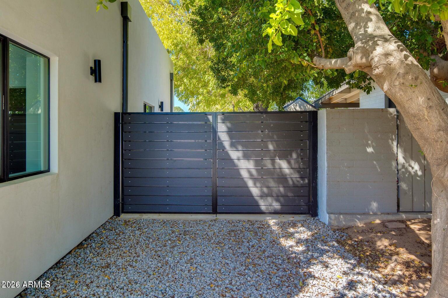 3446 North 47th Street Phoenix, AZ 85018 - Photo 20 of 22 3446 n 47th rv gate