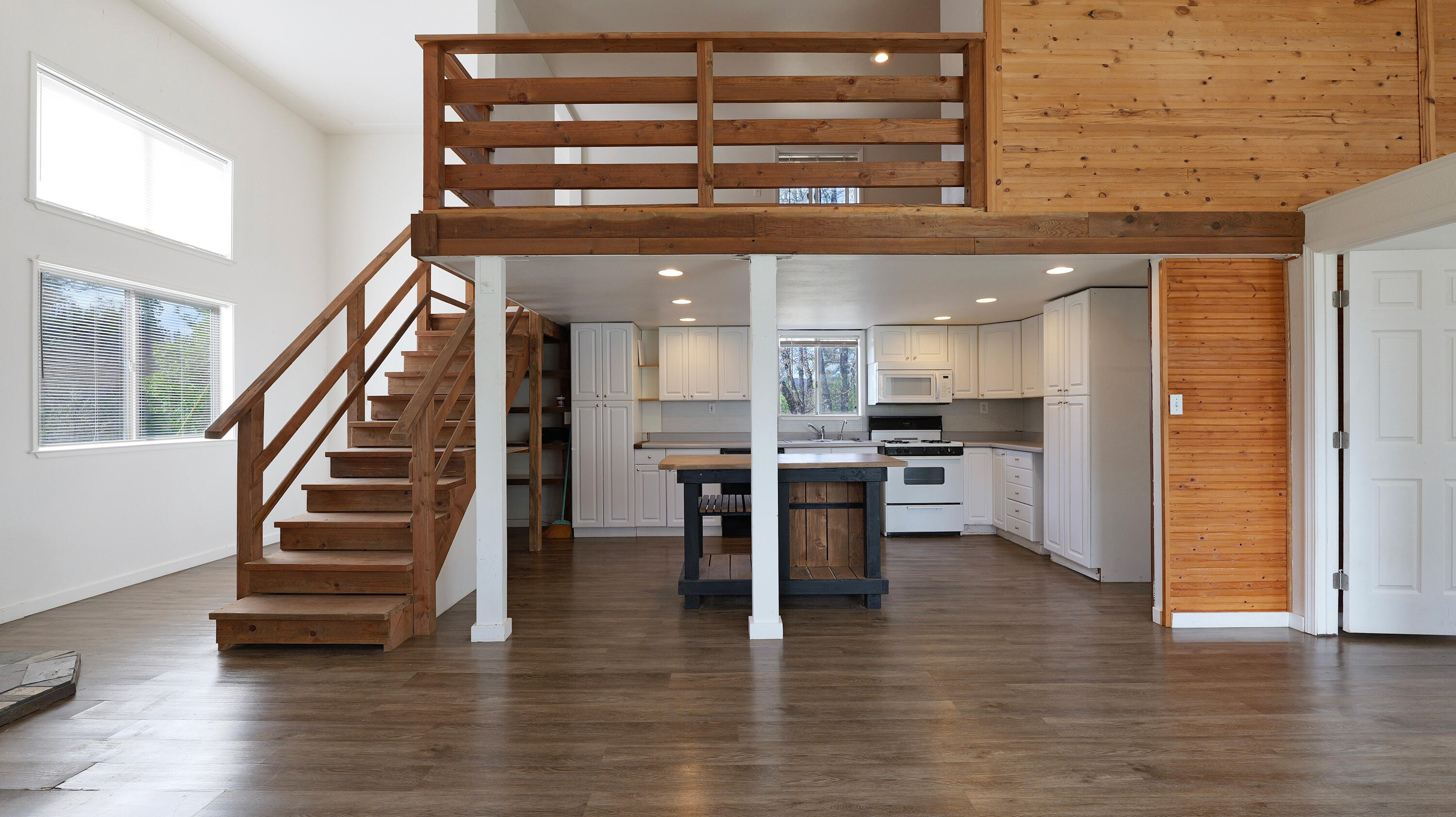 509 Derby Road Eagle Point, OR 97524 - Photo 10 of 49 Kitchen