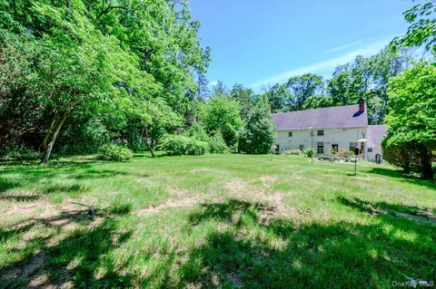 $550,000 | 169 West Rogues Path, Huntington, NY 11743