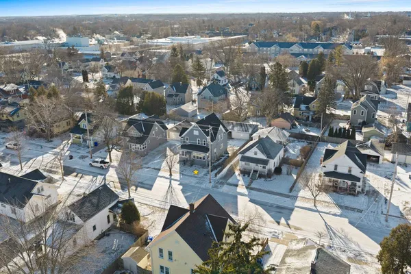 $250,000 | 425 East Summer Street, Appleton, WI 54911