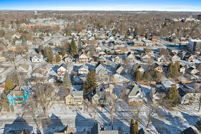 $275,000 | 425 East Summer Street, Appleton, WI 54911