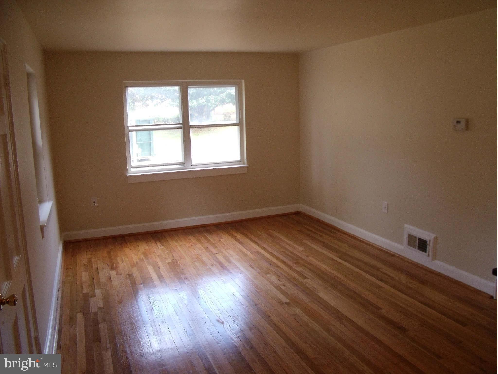 2932 Johnson Road Falls Church, VA 22042 - Photo 9 of 30 Living Room