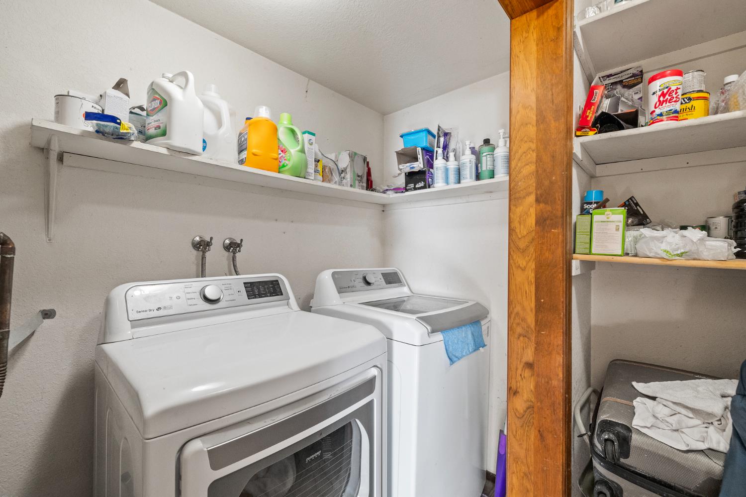 1480 Pennsylvania Gulch Road Murphys, CA 95247 - Photo 23 of 31 a utility room with dryer and washer