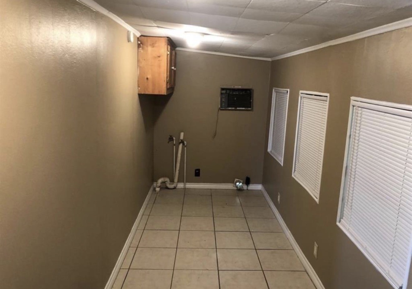 2308 10th Avenue La Marque, TX 77568 - Photo 4 of 8 a view of an empty room
