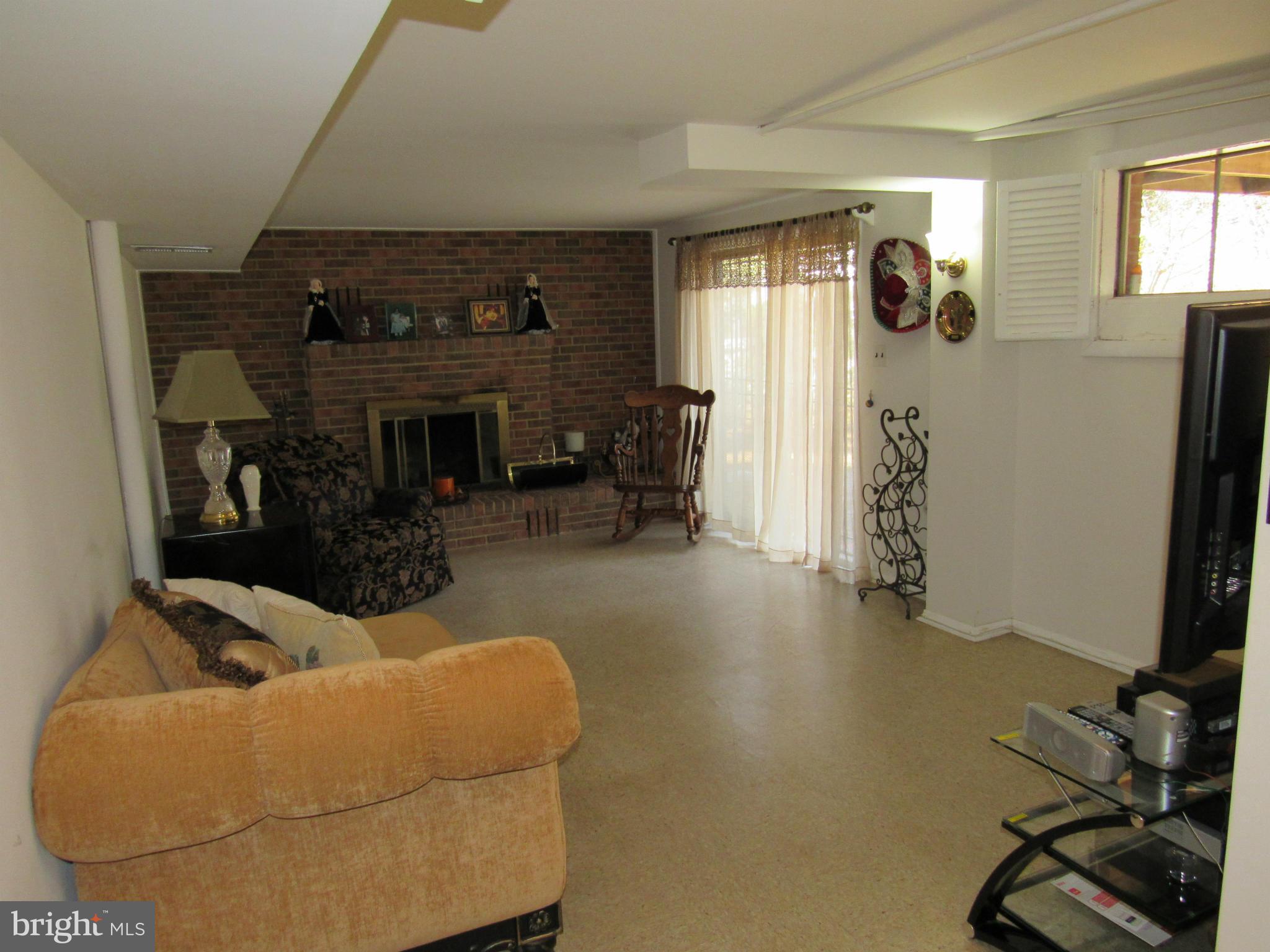 6603 Greenview Lane Springfield, VA 22152 - Photo 17 of 29 Family Room
