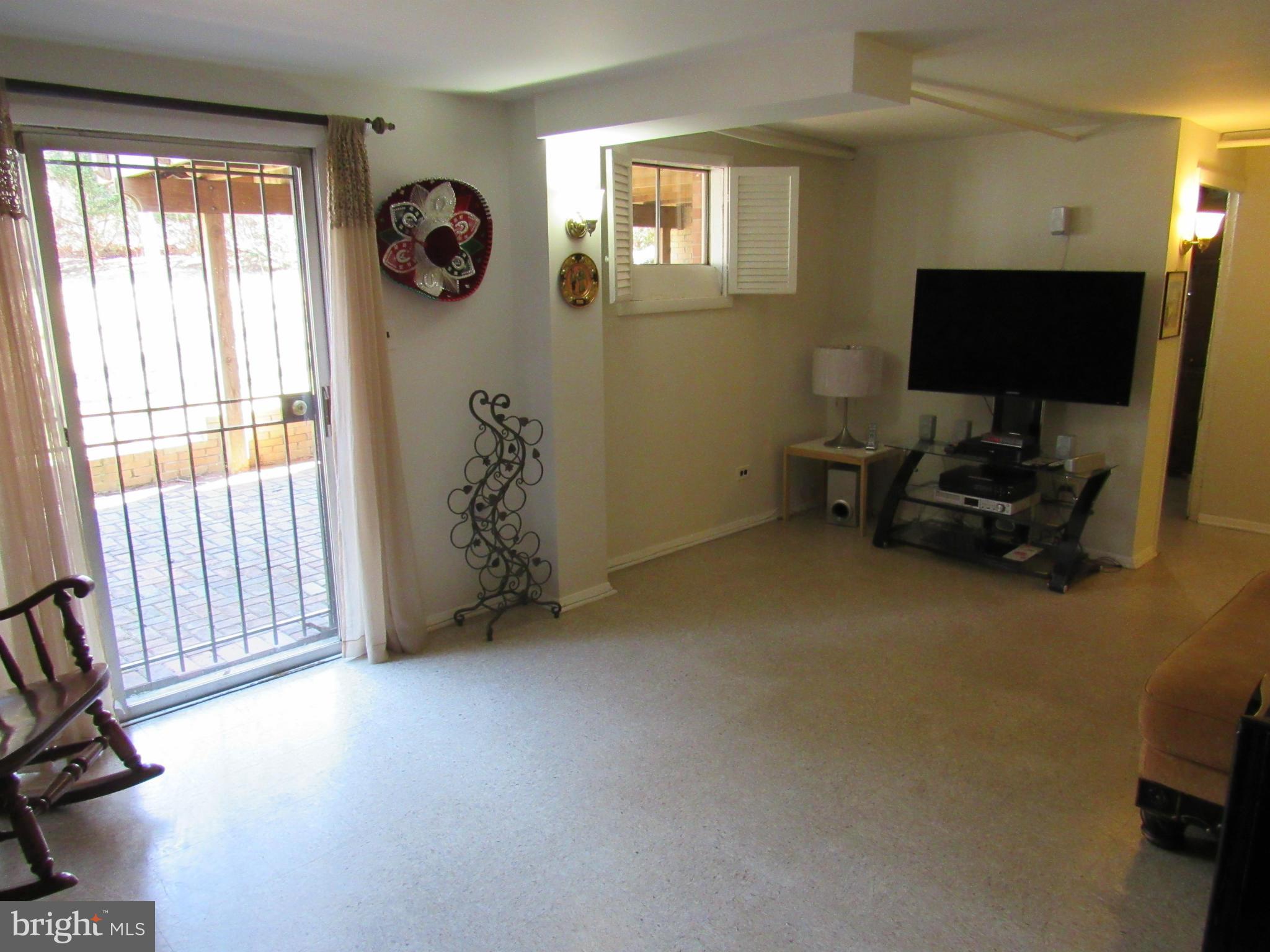6603 Greenview Lane Springfield, VA 22152 - Photo 18 of 29 Family Room