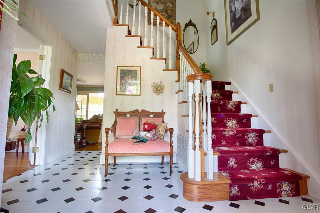 1040 Long Road Easton, PA 18040 - Photo 2 of 23 Gallery Image 2