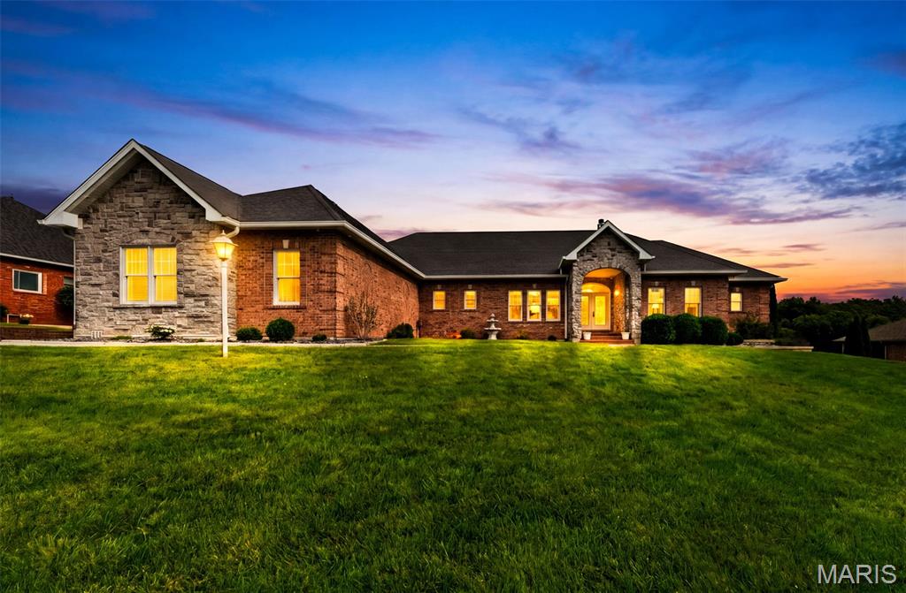 823 Ridge Road Waterloo, IL 62298 - Photo 1 of 97