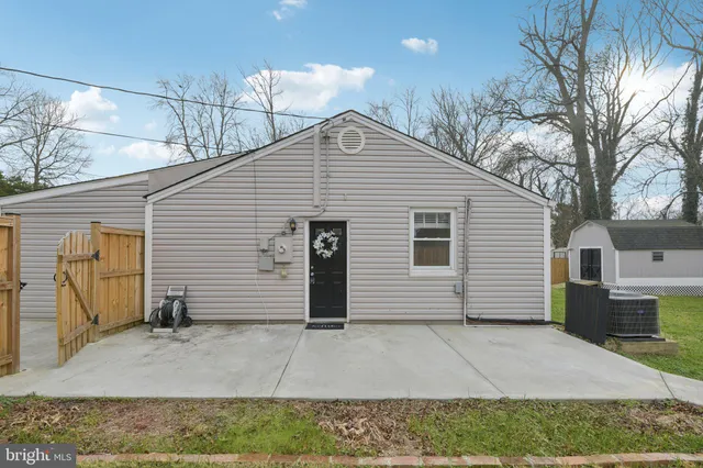 $599,999 | 8422 Woodlawn Street, Alexandria, VA 22309