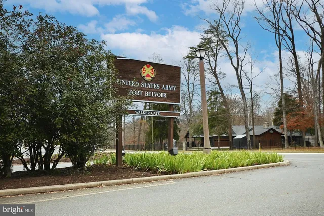 $599,999 | 8422 Woodlawn Street, Alexandria, VA 22309