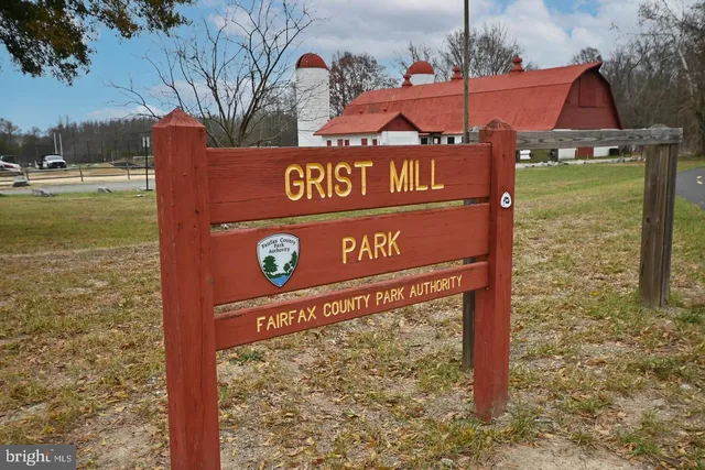 $599,999 | 8422 Woodlawn Street, Alexandria, VA 22309