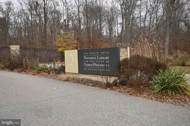 $599,999 | 8422 Woodlawn Street, Alexandria, VA 22309