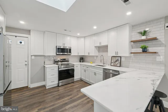 $599,999 | 8422 Woodlawn Street, Alexandria, VA 22309