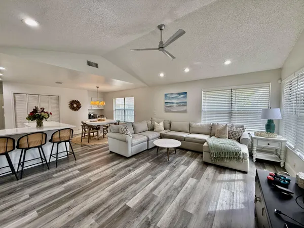 $5,500 | 325 Knotty Wood Lane, Wellington, FL 33414