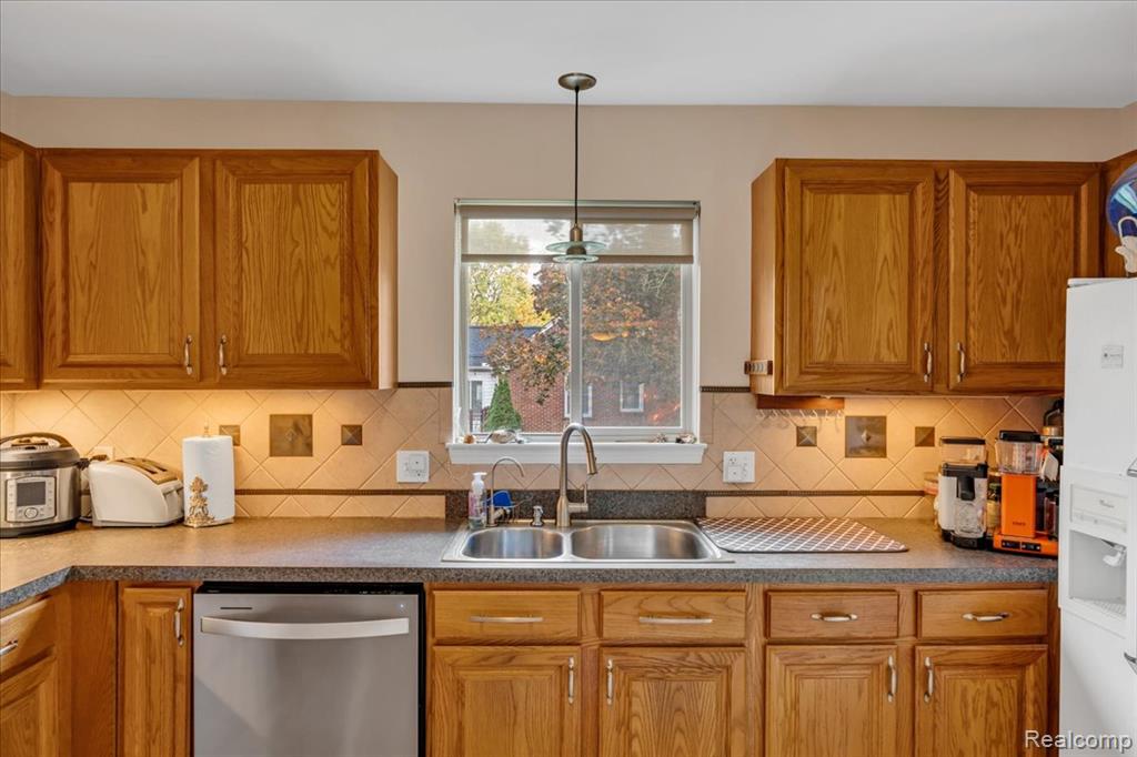 1370 South Boulevard Rochester, MI 48309 - Photo 17 of 65