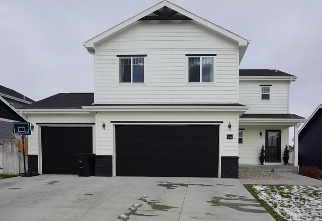 $420,000 | 5250 River Xing Avenue, Mills, WY 82644