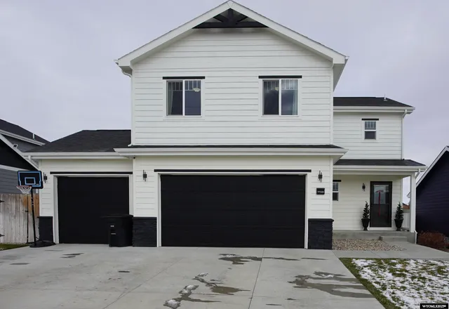 $425,000 | 5250 River Xing Avenue, Mills, WY 82644