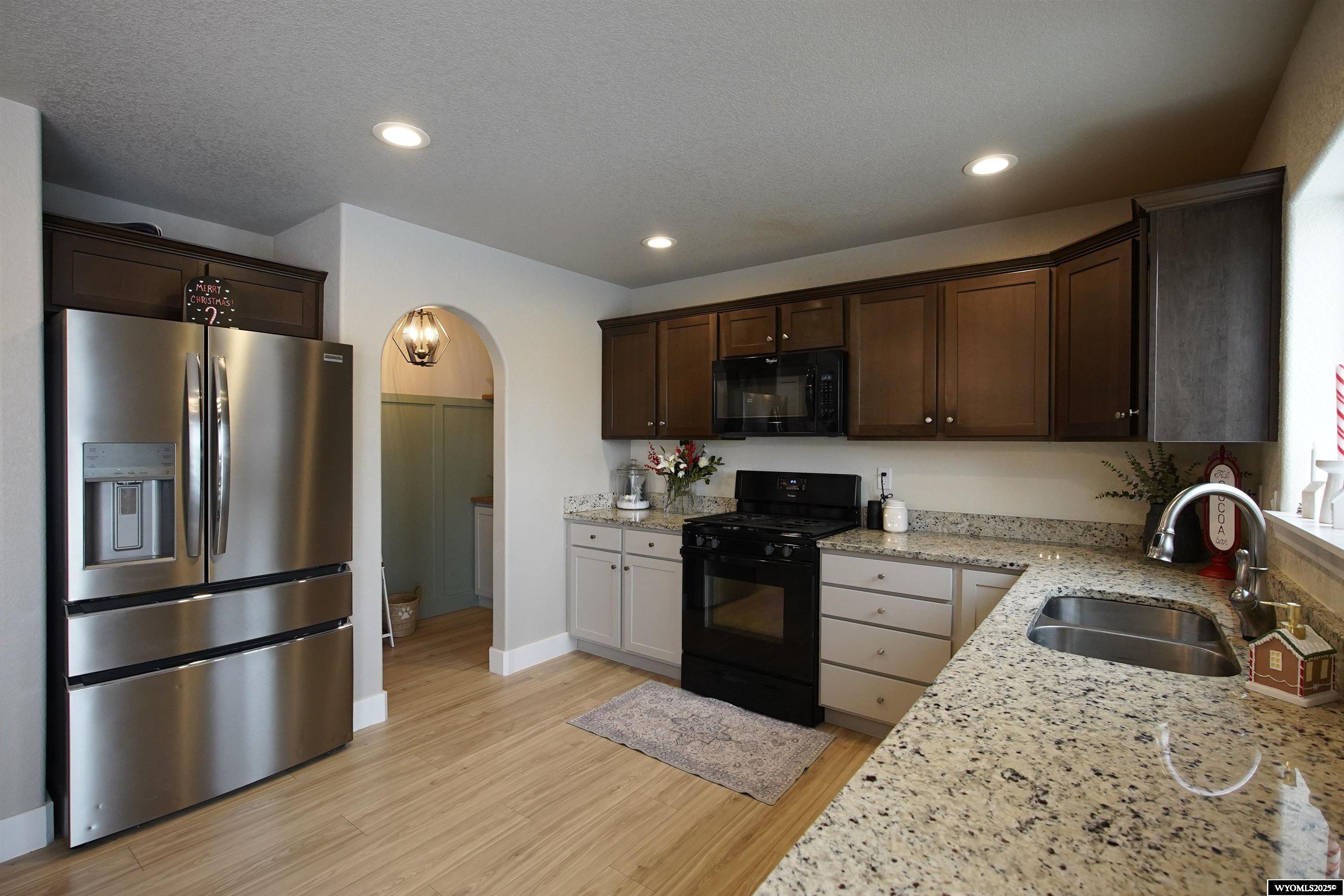 5250 River Xing Avenue Mills, WY 82644 - Photo 3 of 45