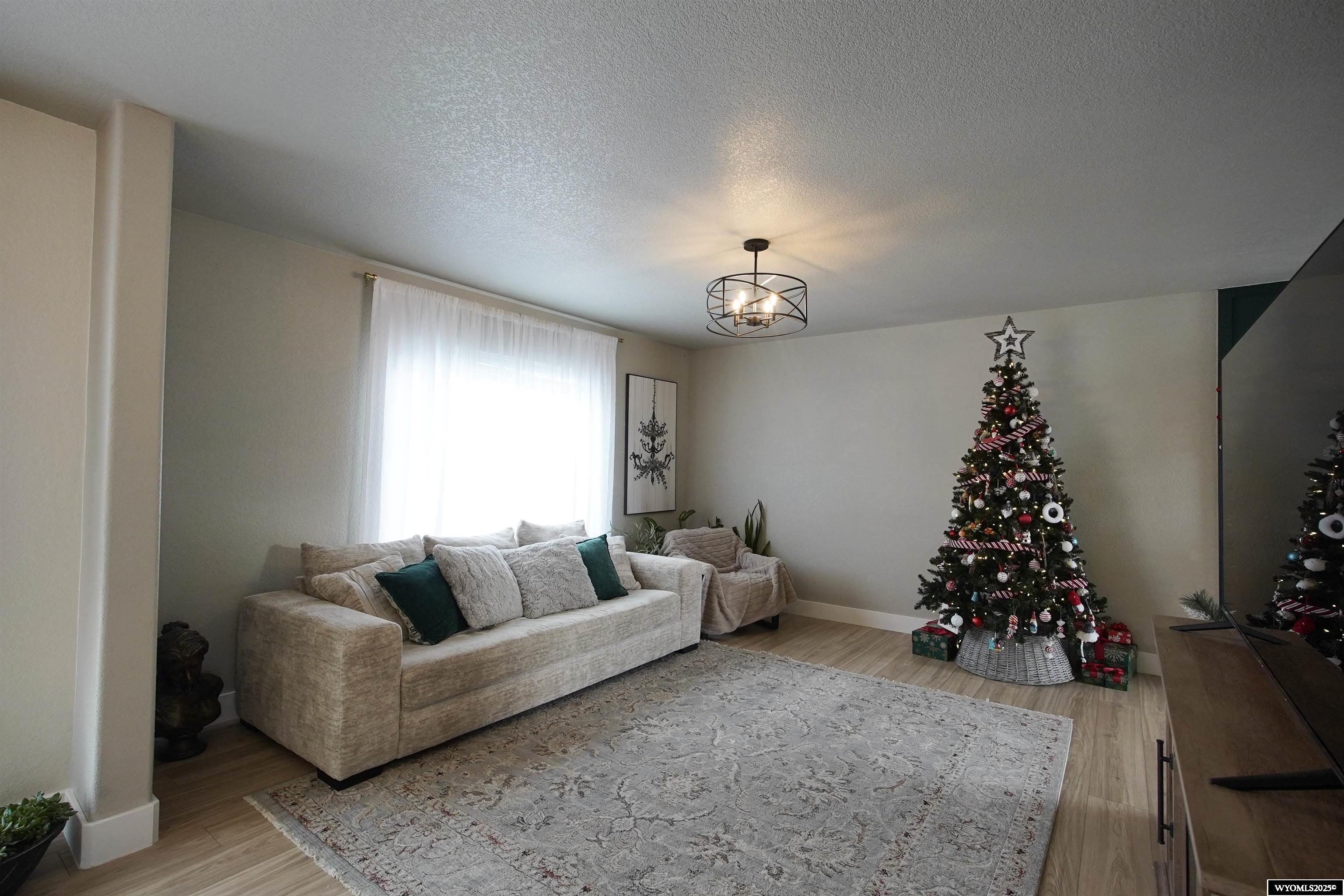 5250 River Xing Avenue Mills, WY 82644 - Photo 9 of 45