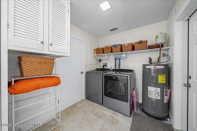 a view of livingroom with hardwood