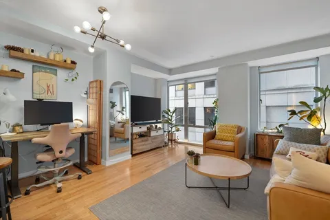 $749,000 | 80 Broad Street, Unit 306, Boston, MA 02110