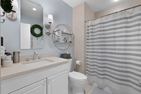 $749,000 | 80 Broad Street, Unit 306, Boston, MA 02110