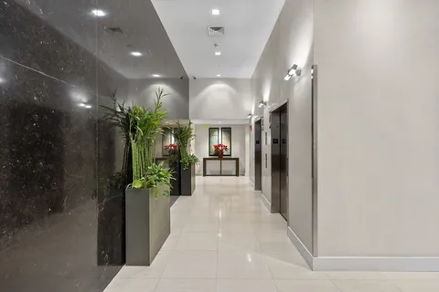 $749,000 | 80 Broad Street, Unit 306, Boston, MA 02110