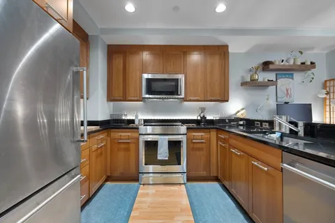 $749,000 | 80 Broad Street, Unit 306, Boston, MA 02110