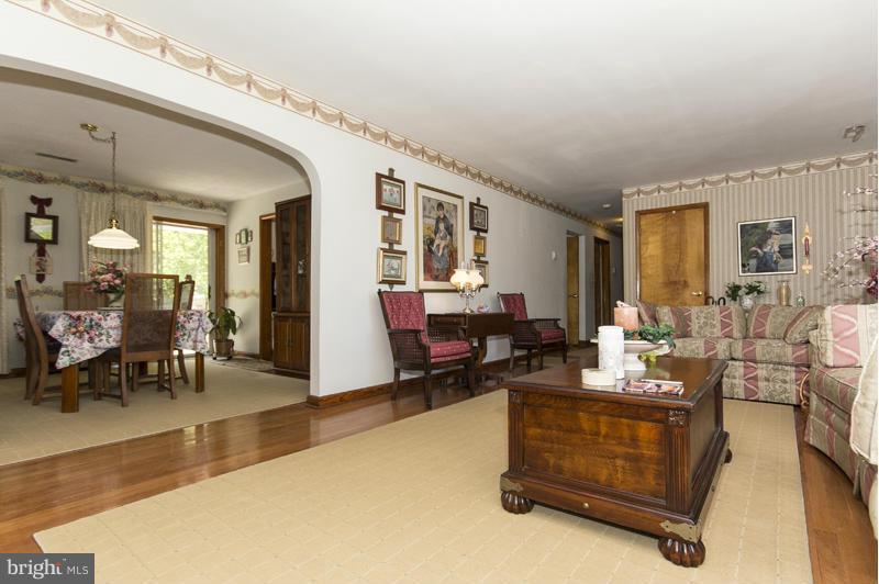 9413 Old Harford Road Baltimore, MD 21234 - Photo 5 of 30 Living Room
