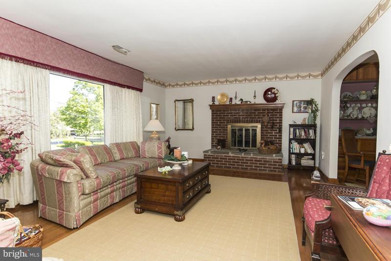9413 Old Harford Road Baltimore, MD 21234 - Photo 6 of 30 Living Room