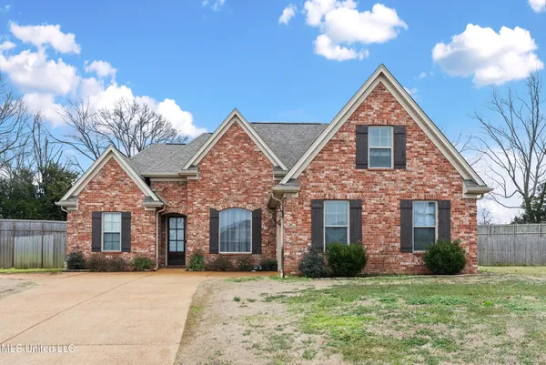 $380,000 | 214 Eagle View Drive, Senatobia, MS 38668