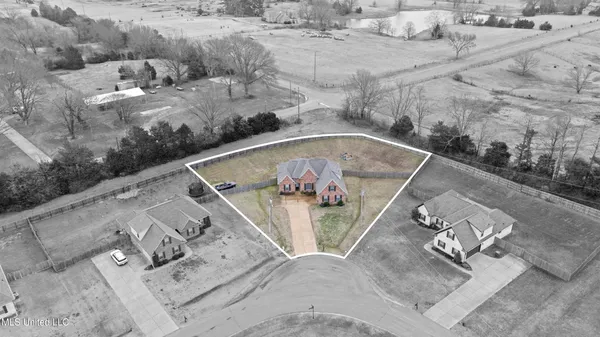 $380,000 | 214 Eagle View Drive, Senatobia, MS 38668