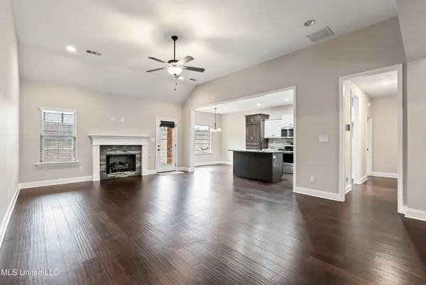 $380,000 | 214 Eagle View Drive, Senatobia, MS 38668