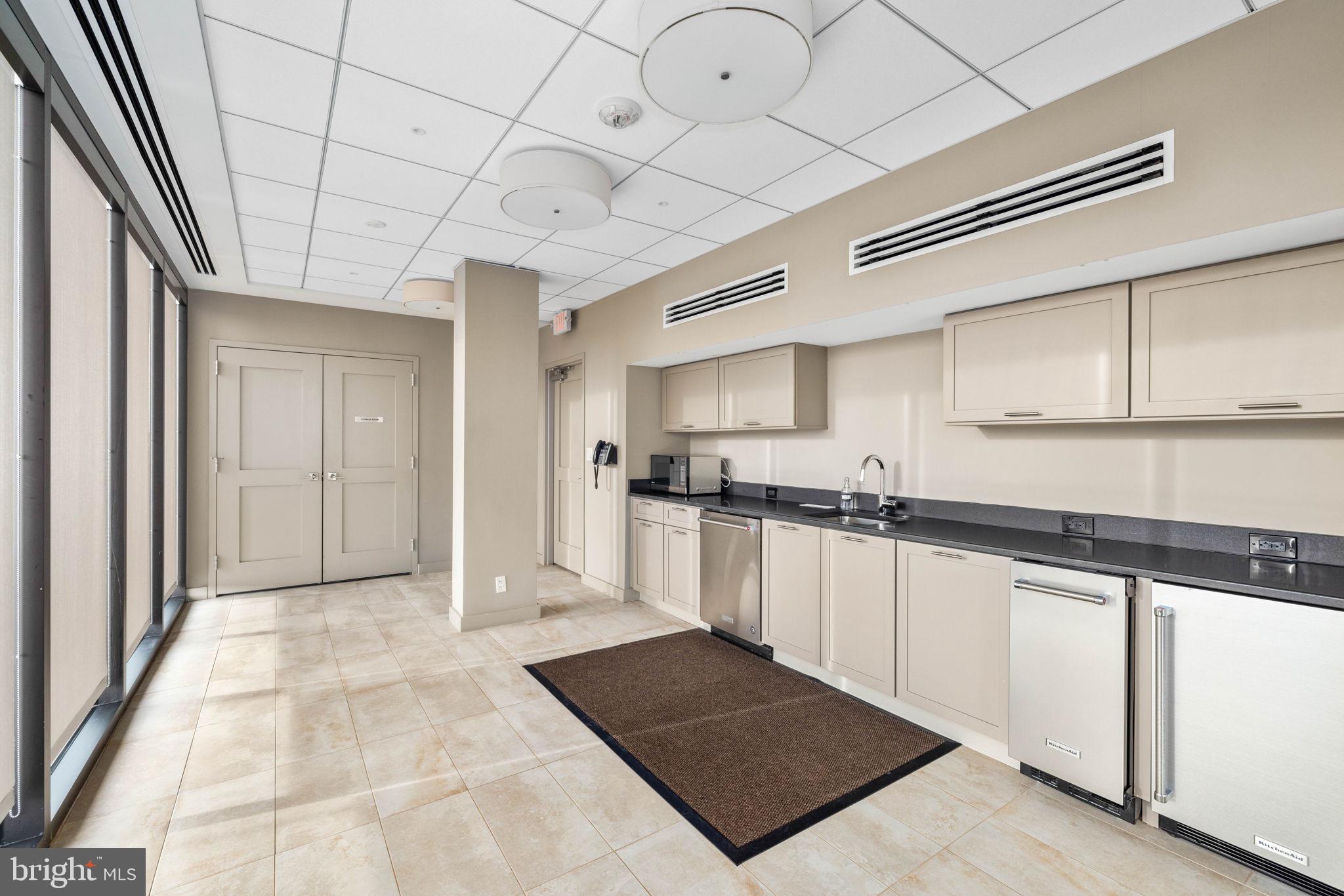 2700 Calvert Street Northwest, Unit 817 Washington, DC 20008 - Photo 61 of 64 a view of a kitchen with electric appliances