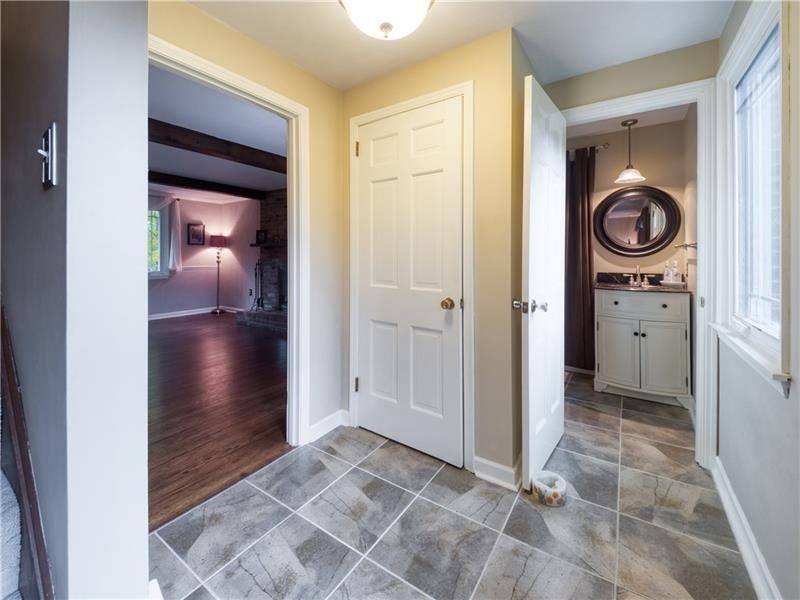 2569 Cole Road Wexford, PA 15090 - Photo 3 of 25 Gallery Image 3