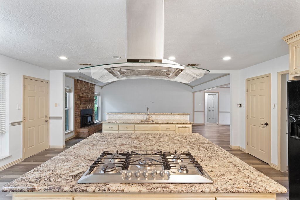 15050 Cardinal Trail Conroe, TX 77302 - Photo 11 of 44 a living room with a rug
