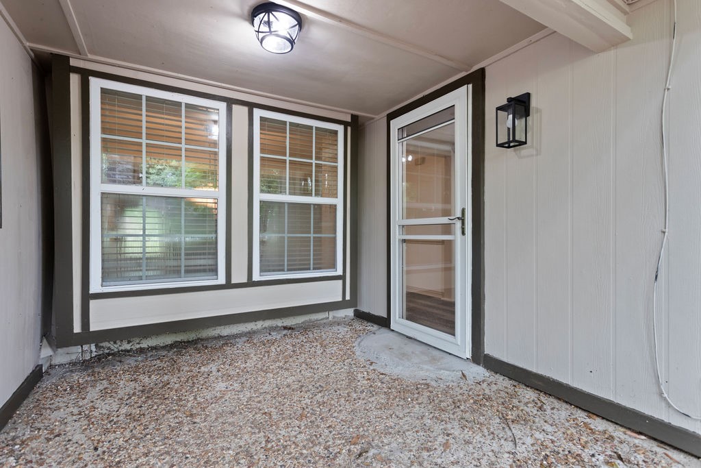 15050 Cardinal Trail Conroe, TX 77302 - Photo 25 of 44 a view of empty room with window