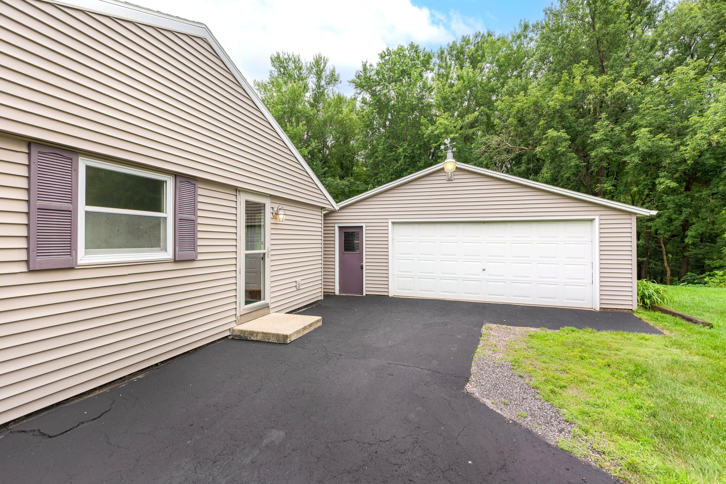 3064 South Marion Road La Crosse, WI 54601 - Photo 2 of 26 3064-2